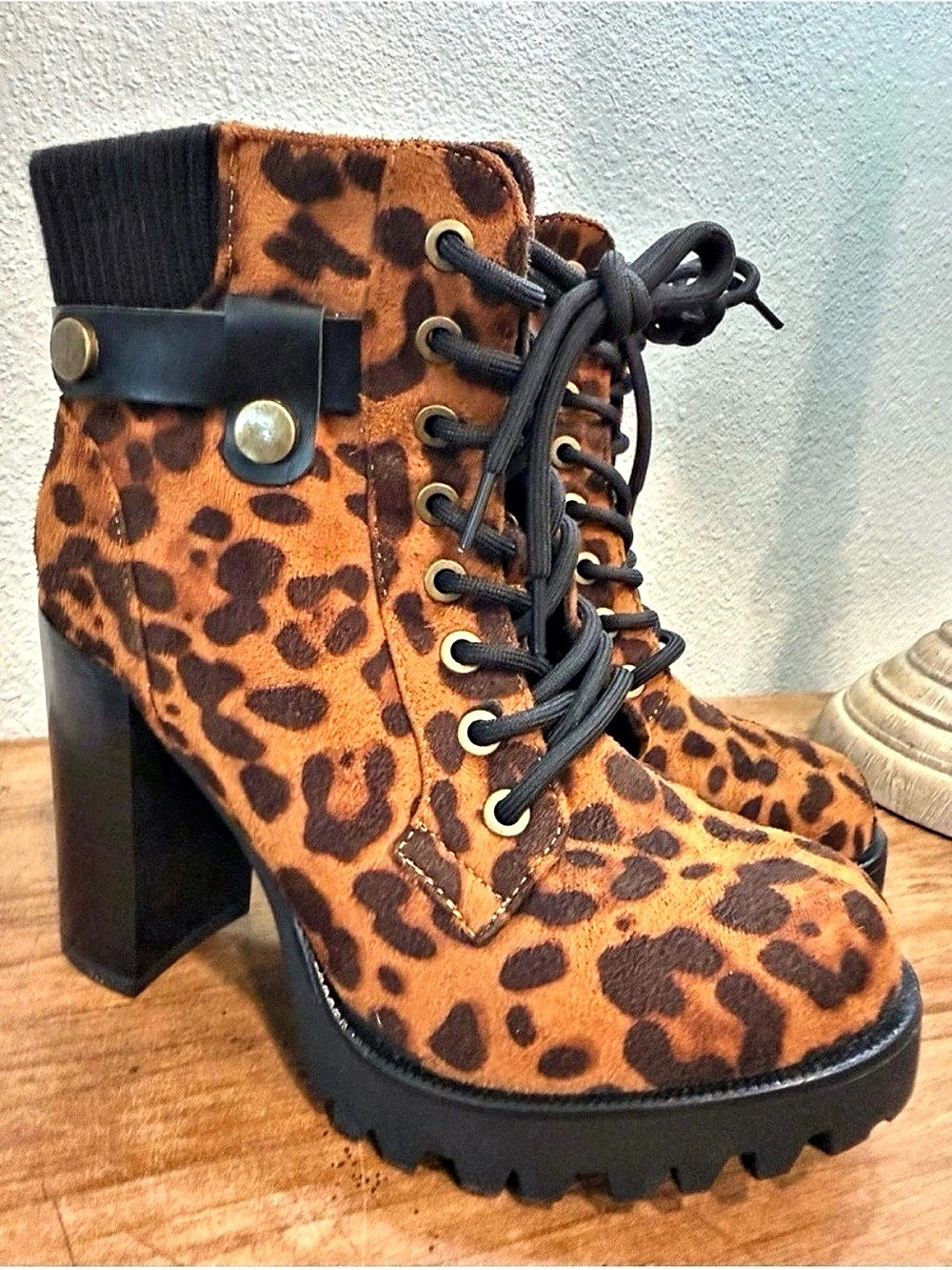 Dream Pairs Leopard Print Block Heel Ankle Boots US 6.5